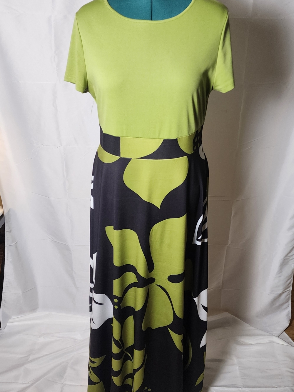 Green and Black Floral Maxi Dress - Women's Elegant Maxi